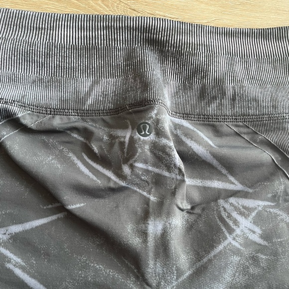 LULULEMON Stone Wash Graphite Gray Ebb To Street Tight Leggings SZ 8 - Picture 7 of 9